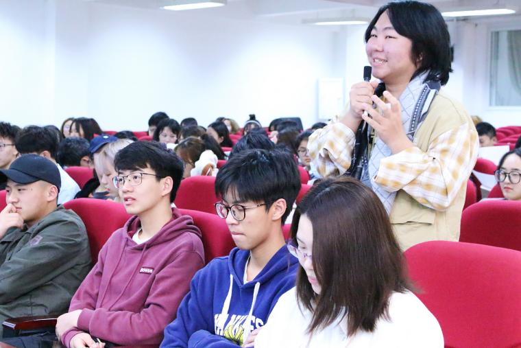 908871be4a77423d22ca2f9a20d08b9